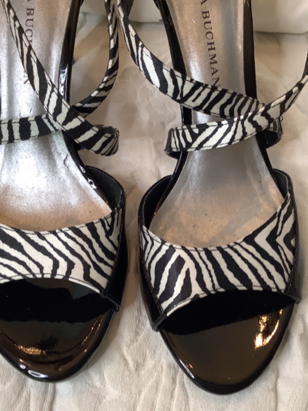 EUC Dana Buchman black & Zebra crisscross heels sz.8 - Picture 7 of 12